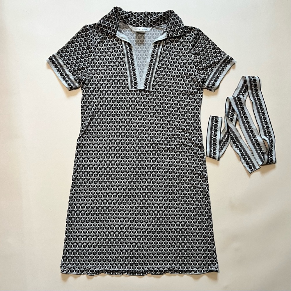 Vintage over the knee dress with waist-tie and collar